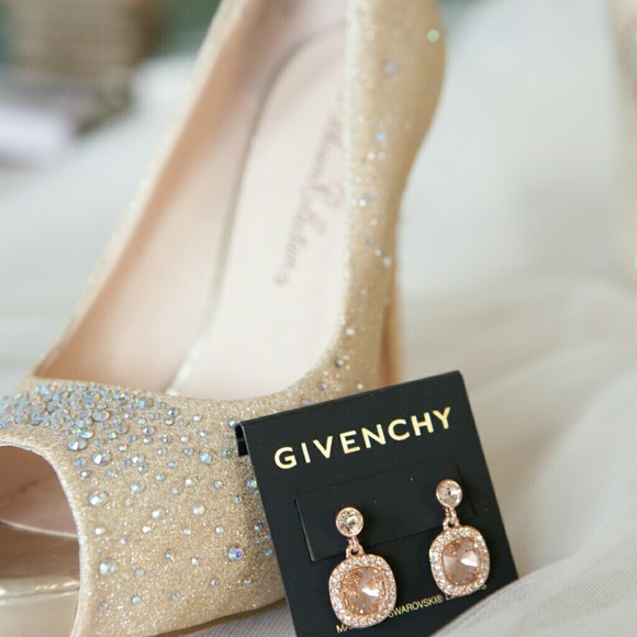 Hold! Sparkly Champange Heels