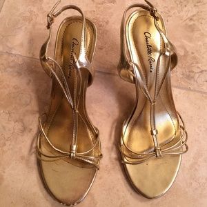 Gold strappy sandal pump