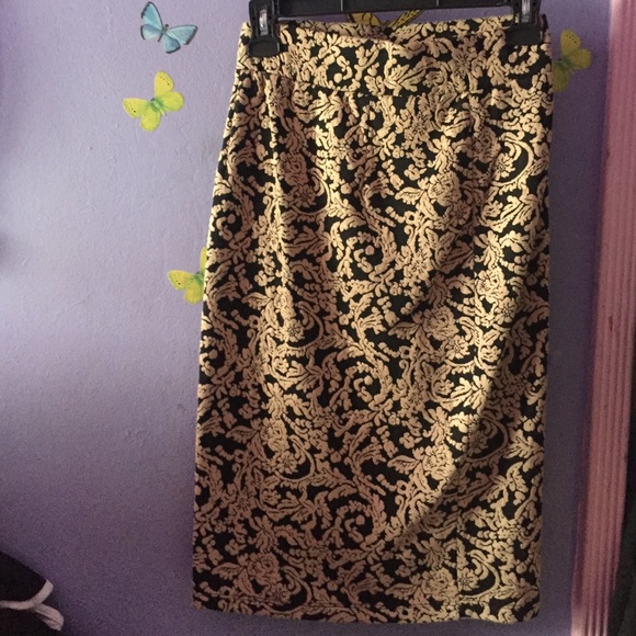 Forever 21 lace material high waist skirt - Picture 2 of 4
