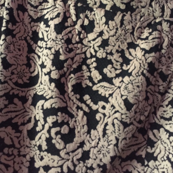 Forever 21 lace material high waist skirt - Picture 3 of 4