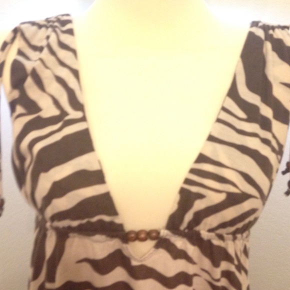 Brown and cream animal print top! - Picture 2 of 4