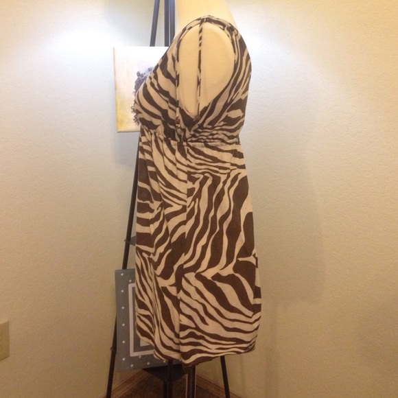 Brown and cream animal print top! - Picture 3 of 4