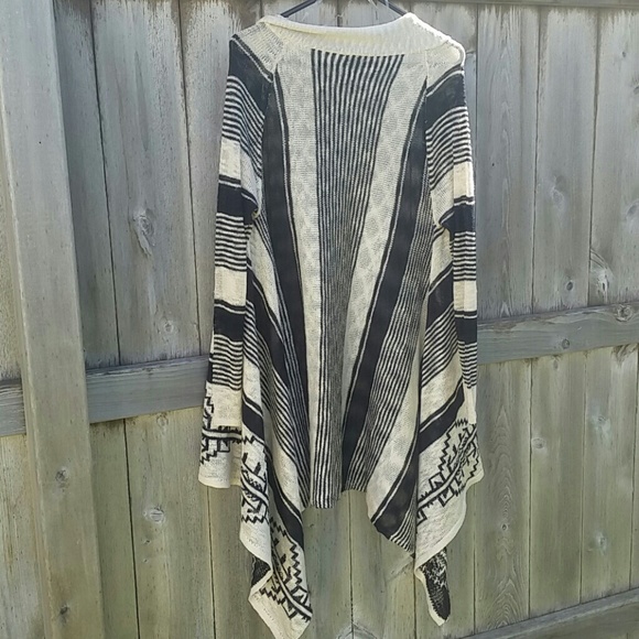 Brand New Aztec Patterned Cardigan - Picture 2 of 3