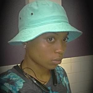 Meet your Posher, Laqueda