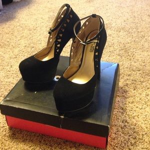 Charlotte Russe Black Pumps Size 6