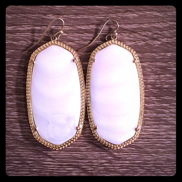 Kendra Scott Jewelry - Kendra Scott Danielle White pearl