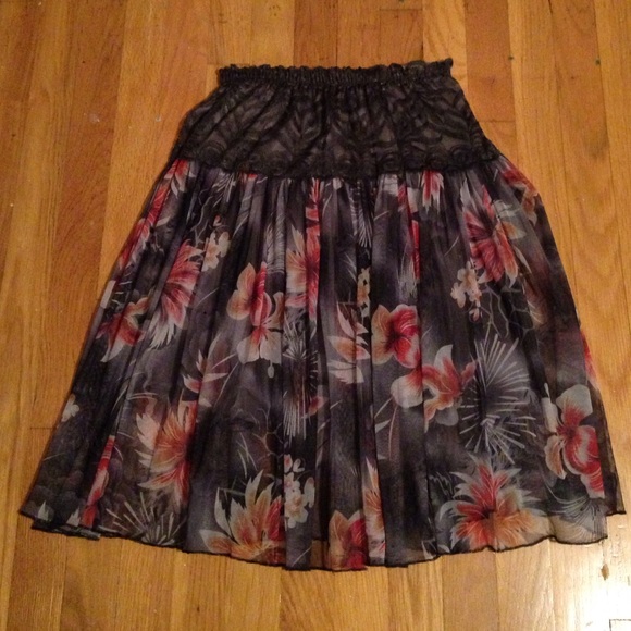 Gray Lace & Flower Skirt