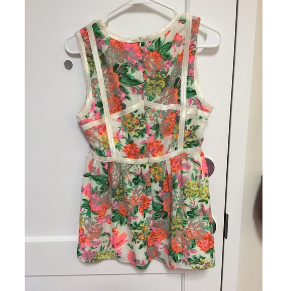 Cute top! - Picture 2 of 2