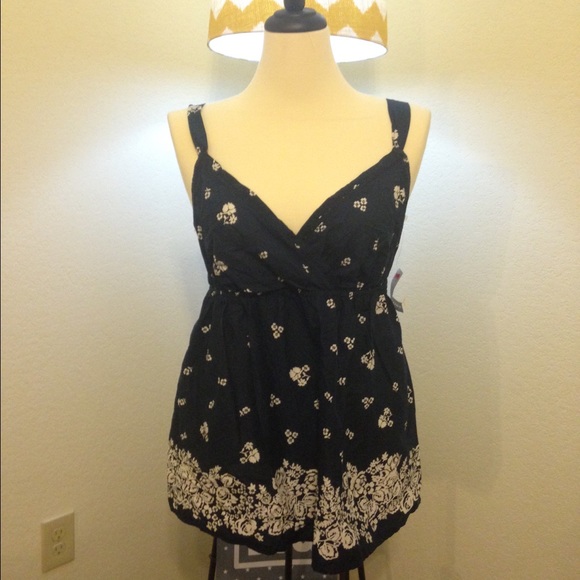 Navy and white floral print flare top! - Picture 1 of 3