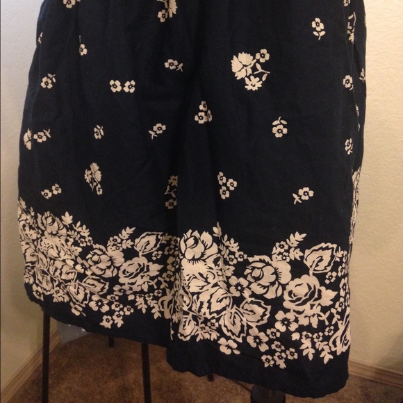 Navy and white floral print flare top! - Picture 2 of 3