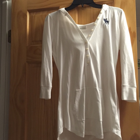 White Abercrombie 3/4 sleeve v-neck hoodie