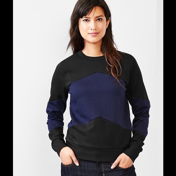 NWT GAP Chevron sweatshirt True black M