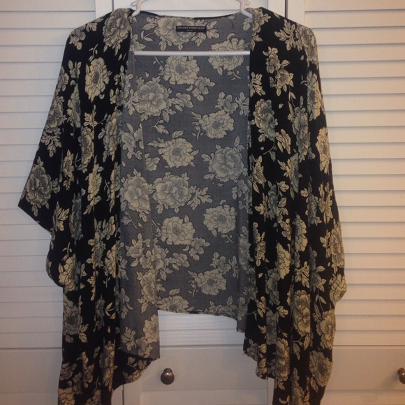Brandy Melville floral kimono