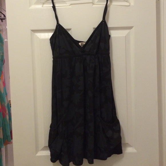 Cute black Roxy dress with pockets