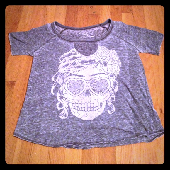 Gray Lady Skull Cut Top