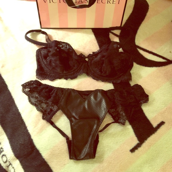 Victoria's Secret unlined Lacey body by Victoria