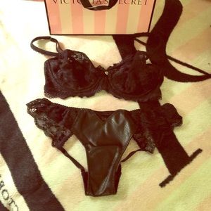 Victoria's Secret unlined Lacey body by Victoria