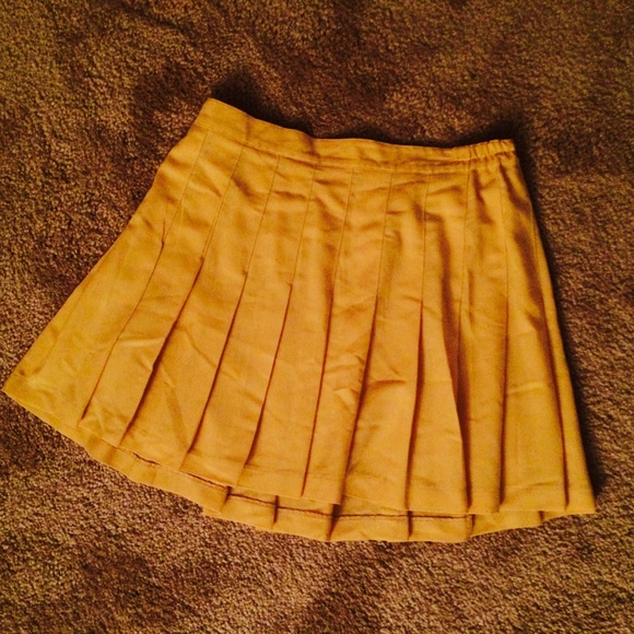 Vintage yellow tennis skirt