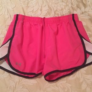 Women's Under Armour hot pink shorts.