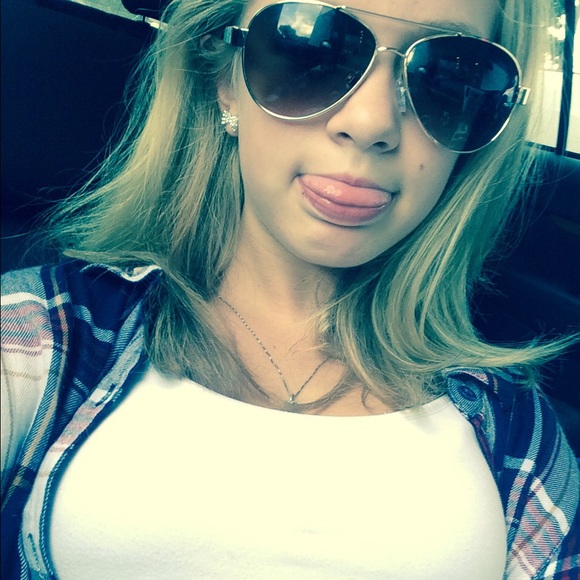 Meet your Posher, Mackenzie - Picture 2 of 2