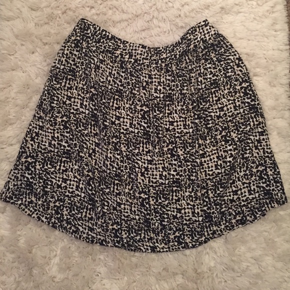 SWING SKIRT - Picture 1 of 2