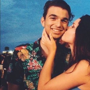 Meet your Posher, Dom