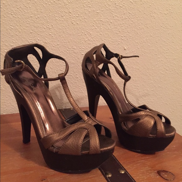 T Strap Metalic Copper Sandals