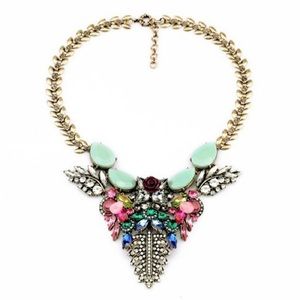 Statement necklace