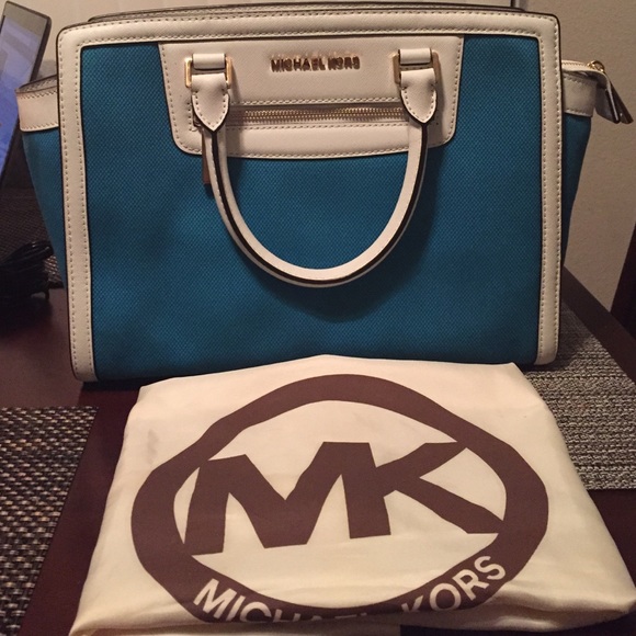 Michael Kors Handbags - Michael Kors large Selma tote