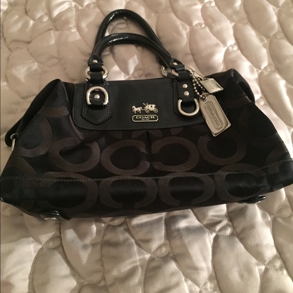 Coach B0968-12947 black bag with silver details.