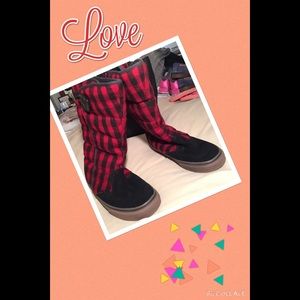 👣New Black & Red Checkered Van Boots💥