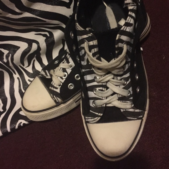 Zebra purse with matching shoes - Picture 2 of 4
