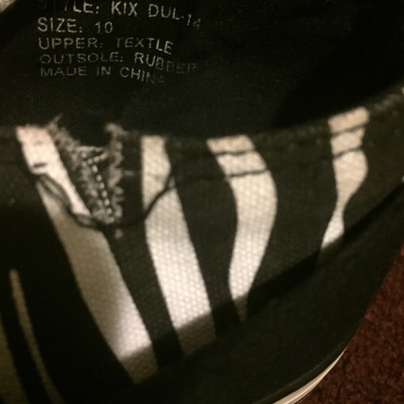 Zebra purse with matching shoes - Picture 4 of 4