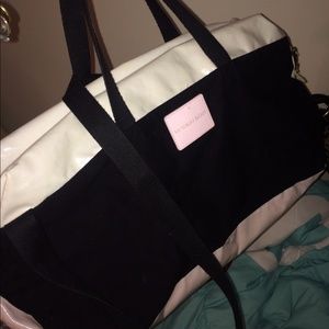 VS tote.