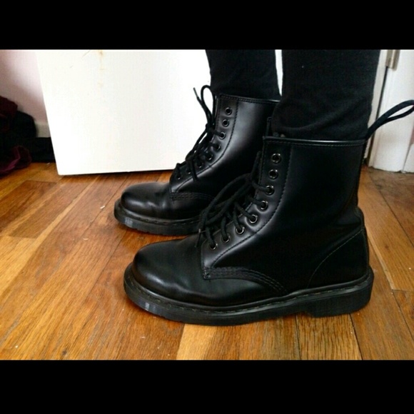 Mono Dr martens