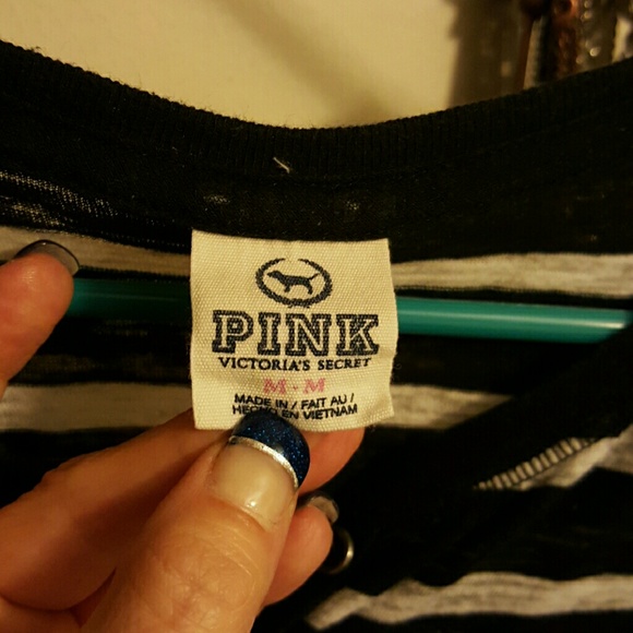 Super cute Victoria Secret Pink shirt - Picture 2 of 2