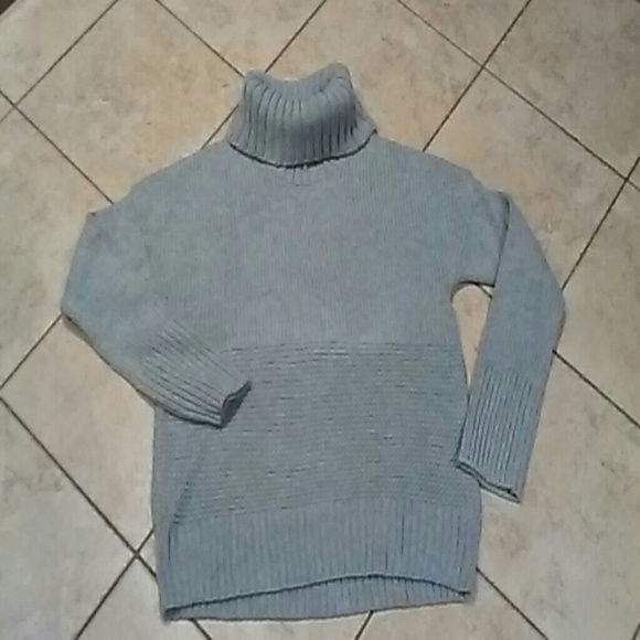 Gap sweater