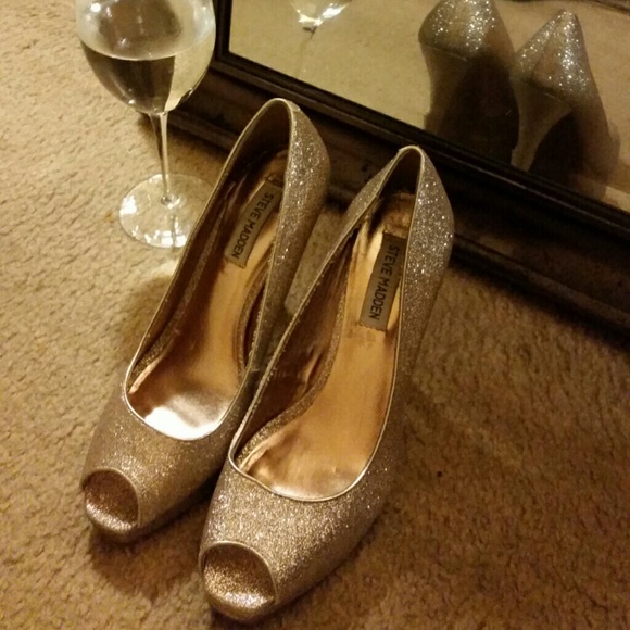 Steve Madden Gold Glitter - Picture 2 of 4