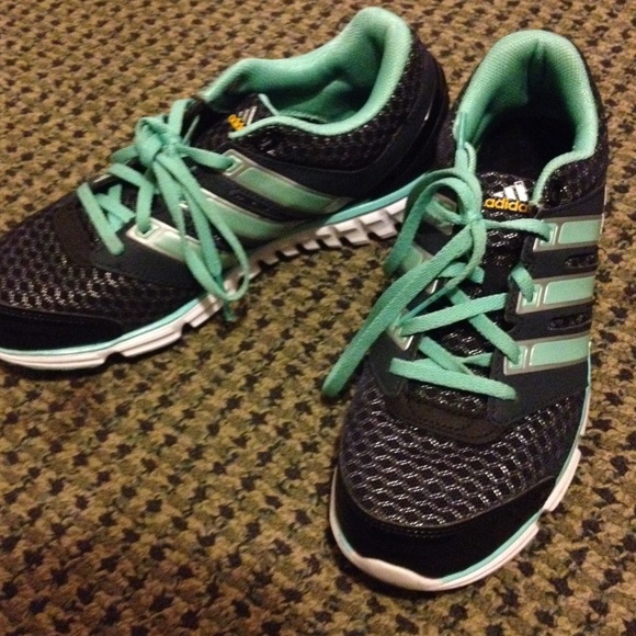 Adidas 7.5 sneakers
