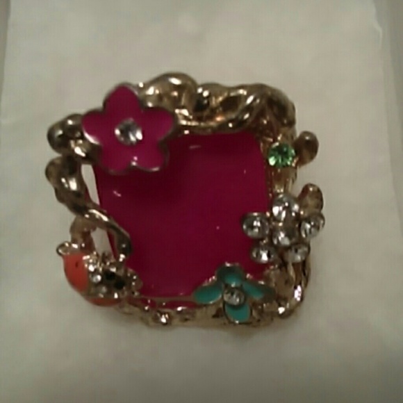 Beautiful ring. - Picture 2 of 4