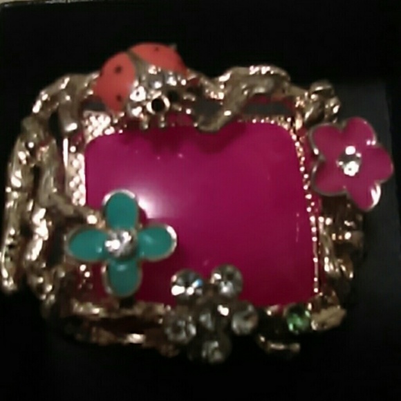 Beautiful ring. - Picture 3 of 4