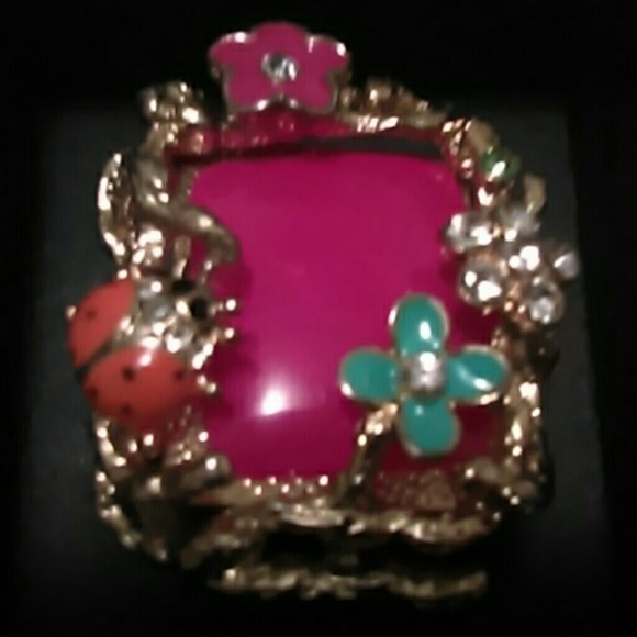 Beautiful ring. - Picture 4 of 4