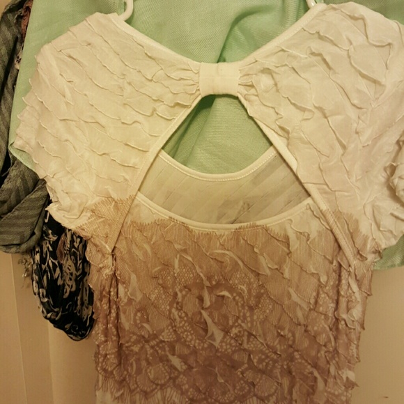 Unbelievably cute ruffled short sleeve - Picture 2 of 2