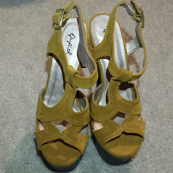 Qupid Shoes - 5 inch heels, never worn