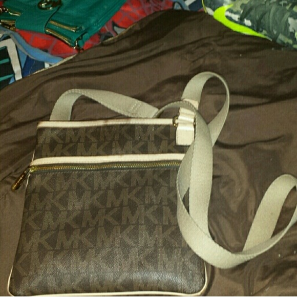 Michael Kors Handbags - Michael Kors crossbody