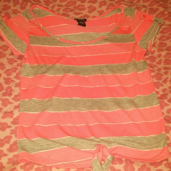 Small Rue 21 shirt - Picture 1 of 2