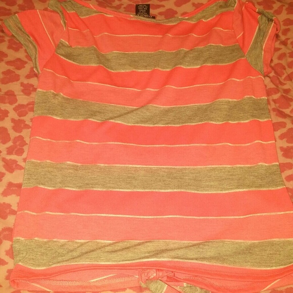 Small Rue 21 shirt - Picture 2 of 2