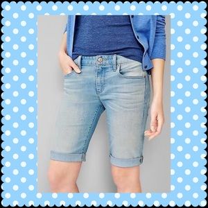 GAP Women's 1969 Skinny Bermuda Denim Short 4/27