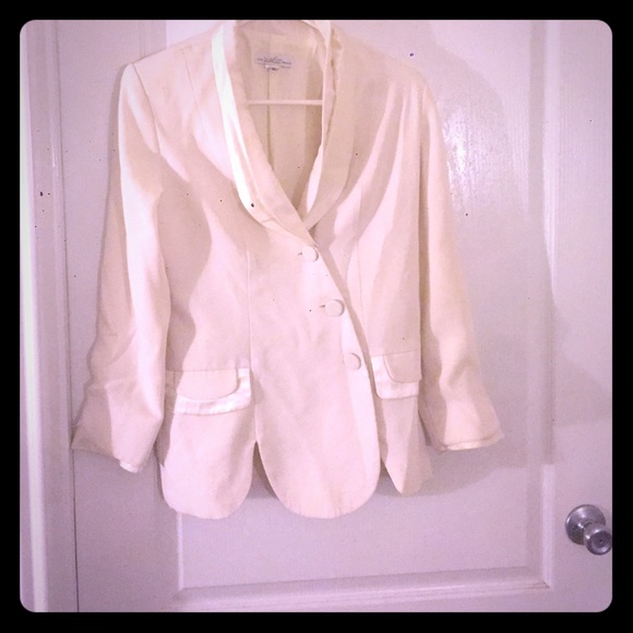 Cream vintage blazer.