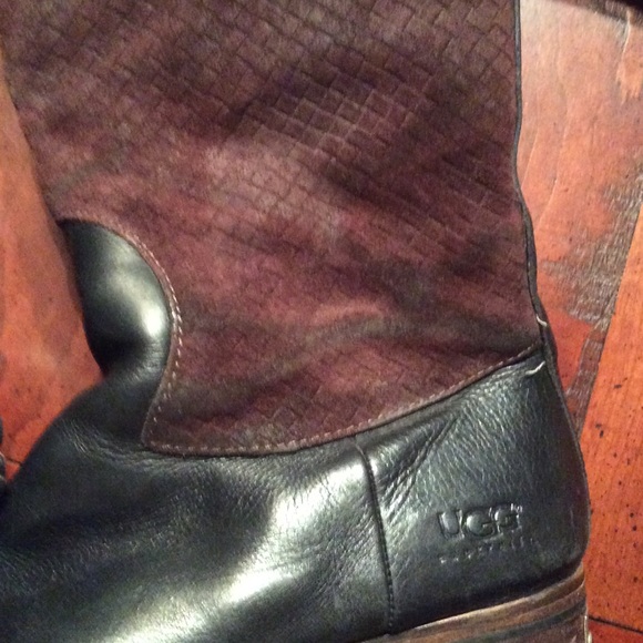 🚫SOLD 🚫Ugg Black and Chocolate brown lined boots - Picture 2 of 4